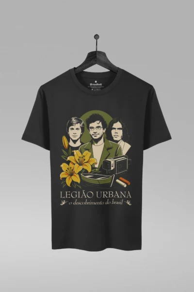 Camiseta preta com estampa O Descobrimento do Brasil da banda Legião Urbana