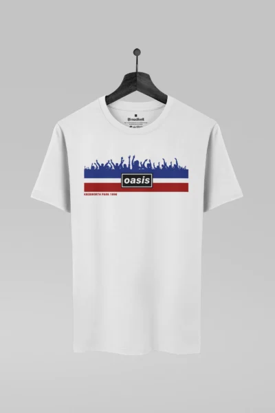 Camiseta branca com estampa da banda Oasis