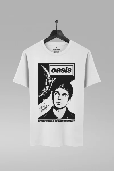 Camiseta branca com estampa da banda Oasis