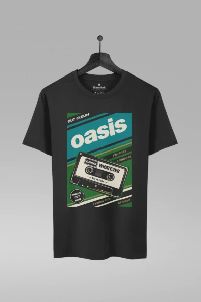 Camiseta preta com estampa da banda Oasis