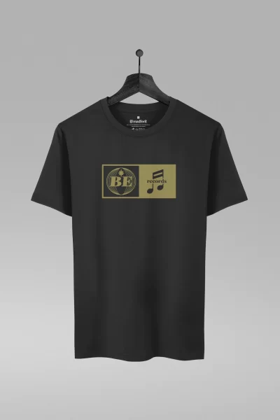 Camiseta preta com estampa da banda Beady Eye