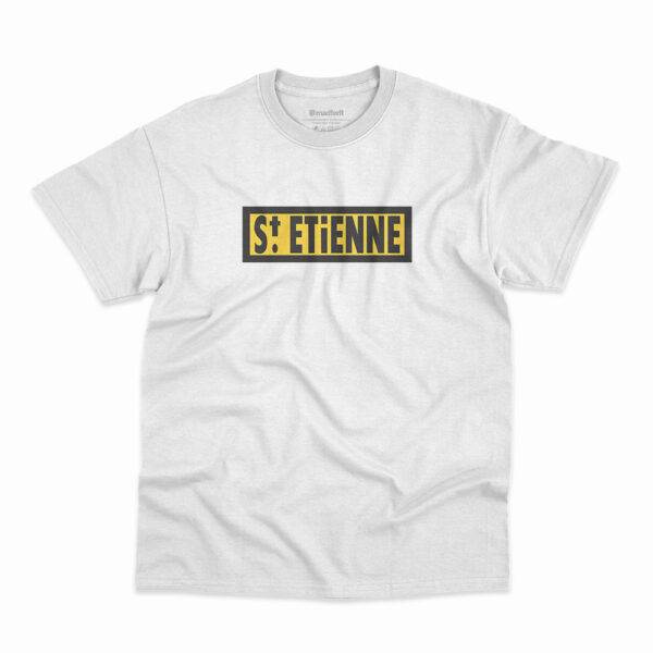 Camiseta branca com logo da banda Saint Etienne