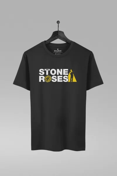 Camiseta preta com estampa da banda The Stone Roses