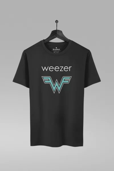Camiseta preta com estampa da banda Weezer