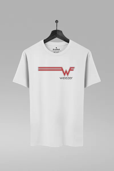 Camiseta branca com estampa da banda Weezer