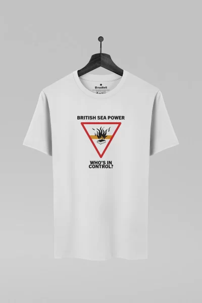 Camiseta branca com estampa da banda Sea Power