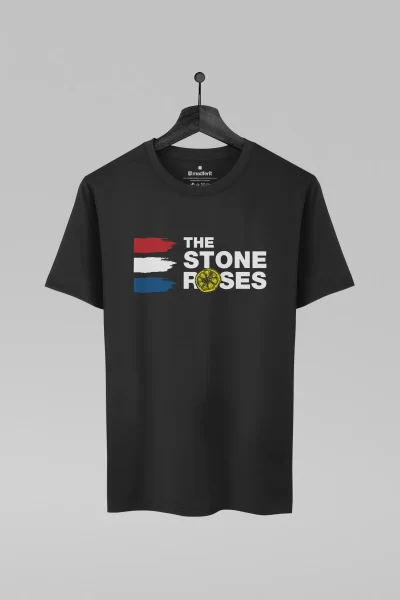Camiseta preta com estampa da banda The Stone Roses