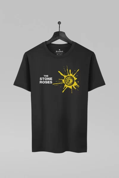 Camiseta preta com estampa da banda The Stone Roses
