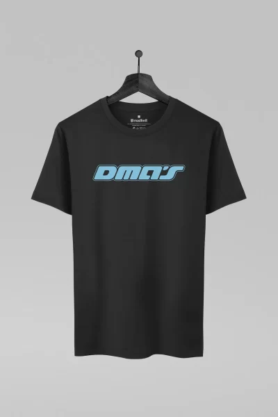 Camiseta preta com estampa da banda DMA'S