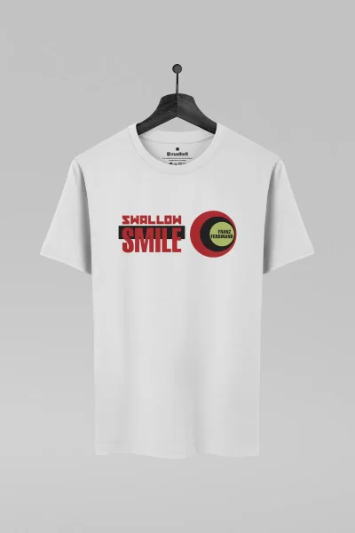 Camiseta branca com estampa da banda Franz Ferdinand