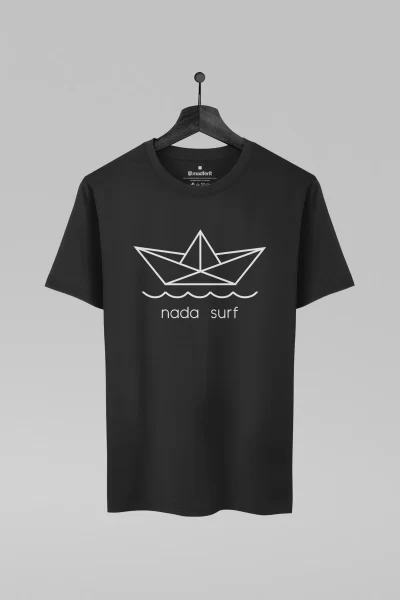 Camiseta preta com estampa da banda Nada Surf