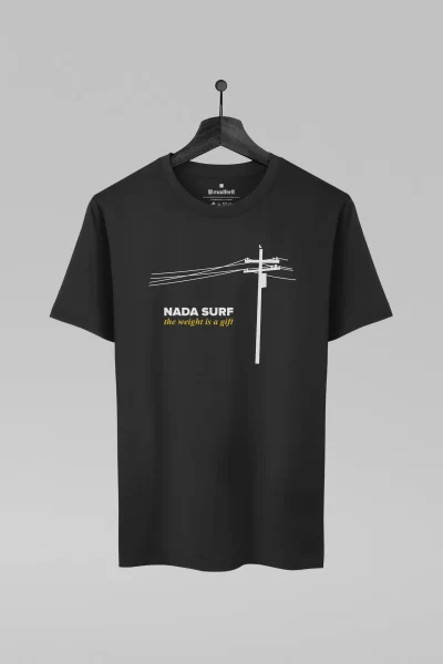 Camiseta preta com estampa da banda Nada Surf