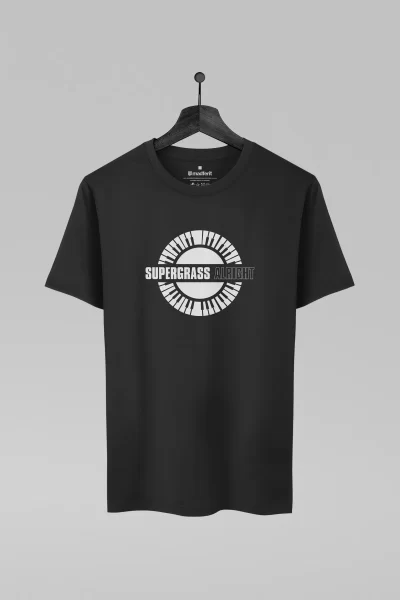 Camiseta preta com estampa da banda Supergrass