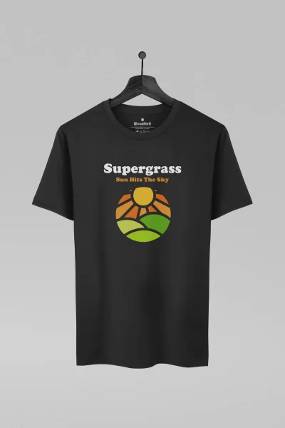 Camiseta preta com estampa da banda Supergrass