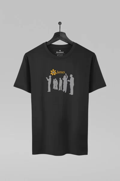 Camiseta preta com estampa da banda James
