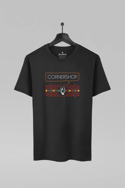 Camiseta preta com estampa da banda Cornershop