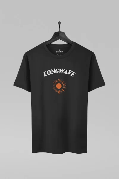Camiseta preta com estampa da banda Longwave