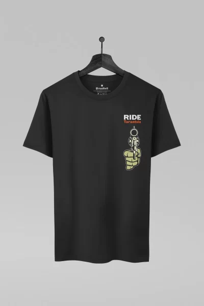Camiseta preta com estampa da banda Ride