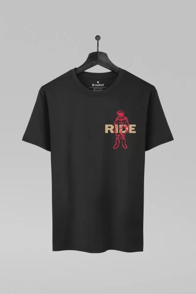 Camiseta preta com estampa da banda Ride