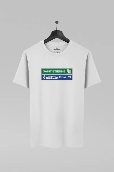Camiseta branca com estampa da banda Saint Etienne