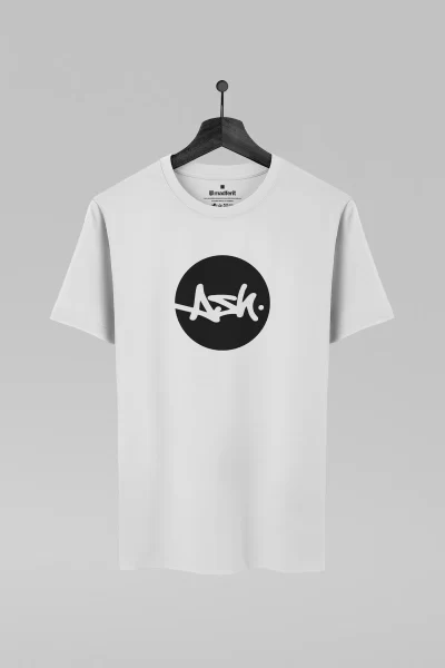 Camiseta branca com estampa da banda Ash