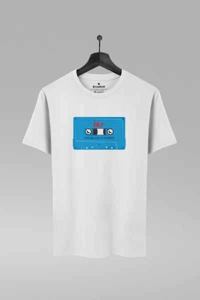 Camiseta branca com estampa da banda Blur