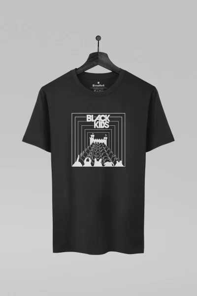 Camiseta preta com estampa da banda Black Kids