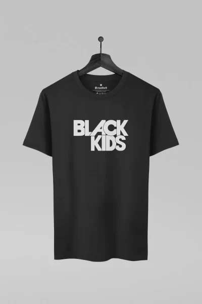 Camiseta preta com estampa da banda Black Kids