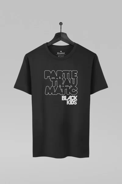 Camiseta preta com estampa da banda Black Kids