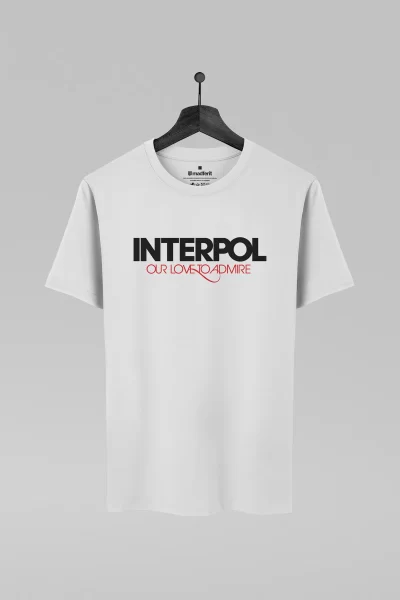 Camiseta branca com estampa da banda Interpol