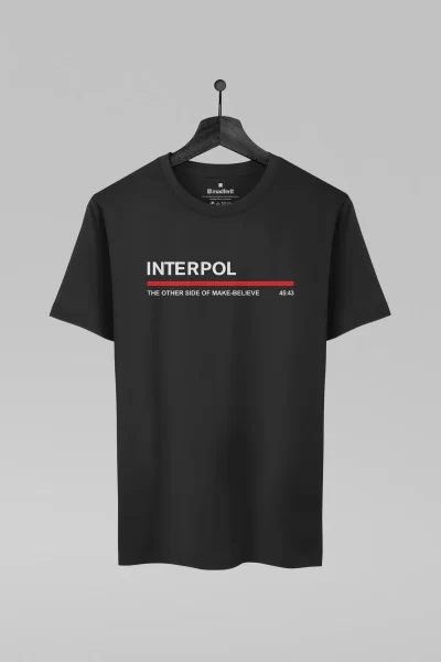 Camiseta preta com estampa da banda Interpol