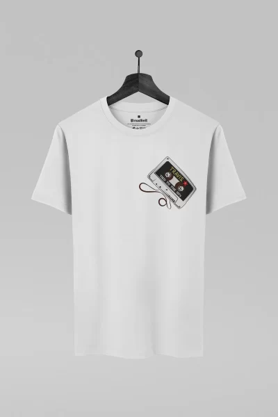 Camiseta branca com estampa da banda Travis