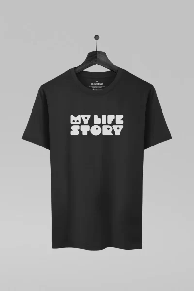 Camiseta preta com estampa da banda My Life Story