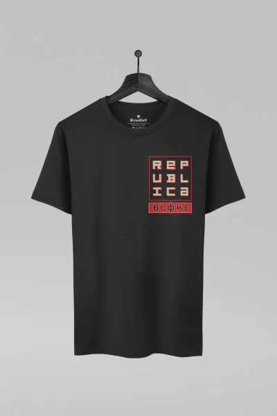 Camiseta preta com estampa da banda Republica