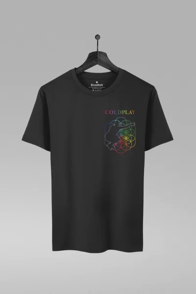 Camiseta preta com estampa da banda Coldplay