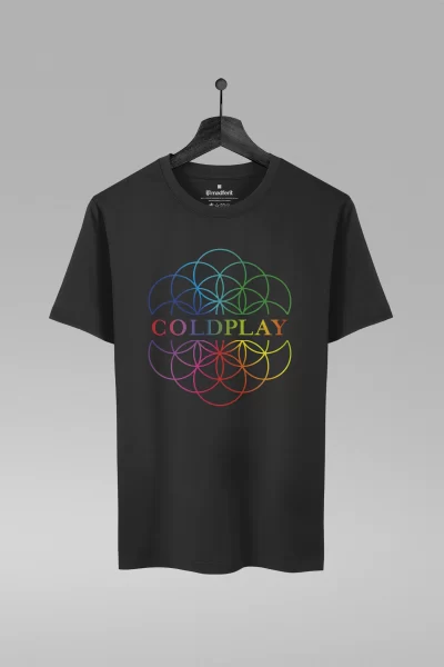 Camiseta preta com estampa da banda Coldplay