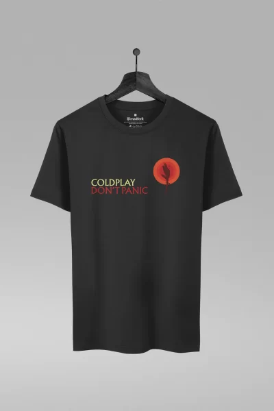 Camiseta preta com estampa da banda Coldplay