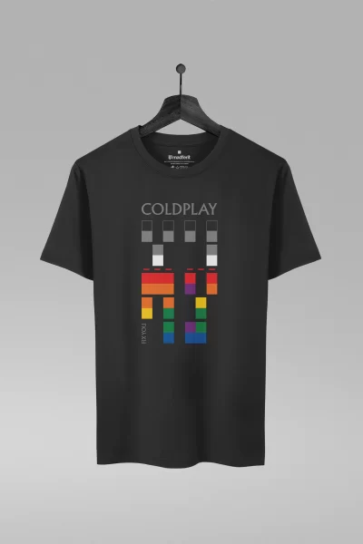 Camiseta preta com estampa da banda Coldplay