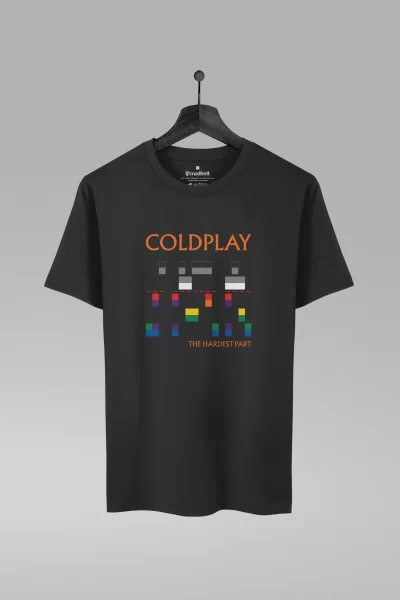 Camiseta preta com estampa da banda Coldplay