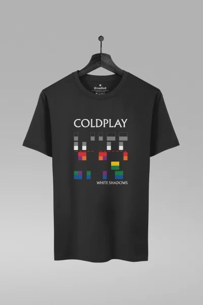 Camiseta preta com estampa da banda Coldplay