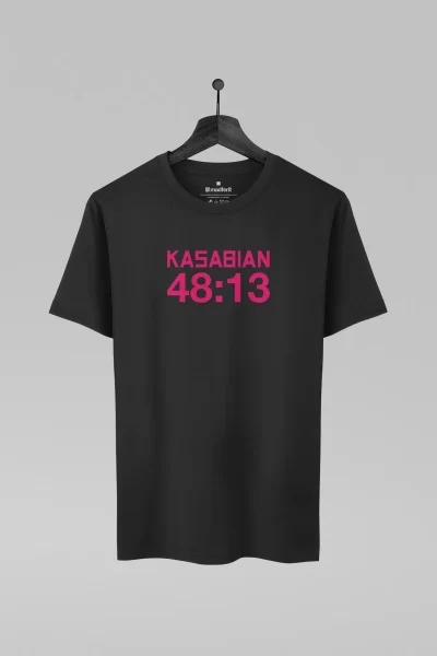 Camiseta preta com estampa da banda Kasabian