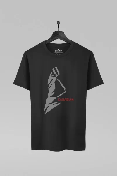Camiseta preta com estampa da banda Kasabian