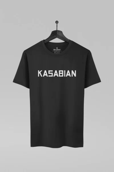 Camiseta preta com estampa da banda Kasabian