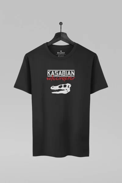 Camiseta preta com estampa da banda Kasabian