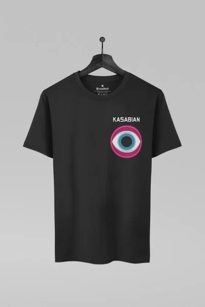 Camiseta preta com estampa da banda Kasabian