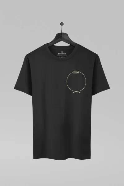 Camiseta preta com estampa da banda Mogwai