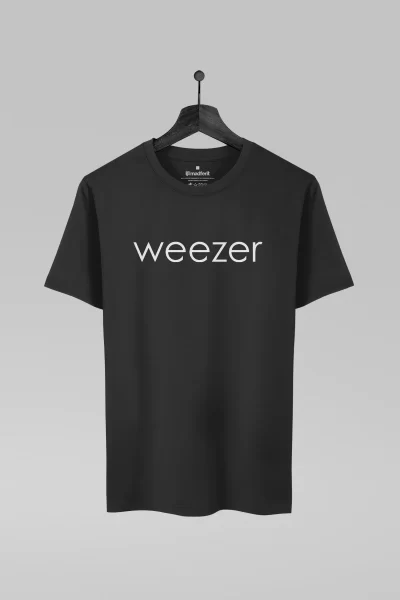 Camiseta preta com estampa da banda Weezer