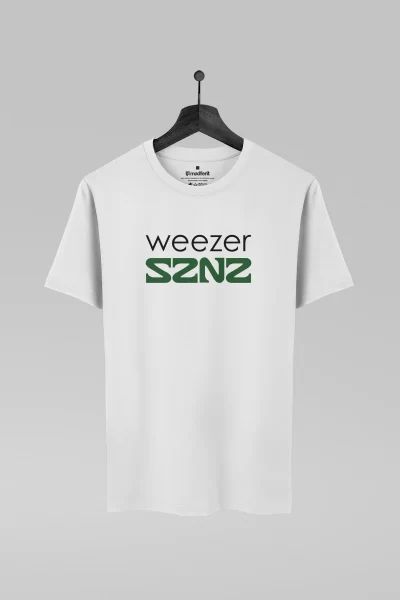 Camiseta branca com estampa da banda Weezer