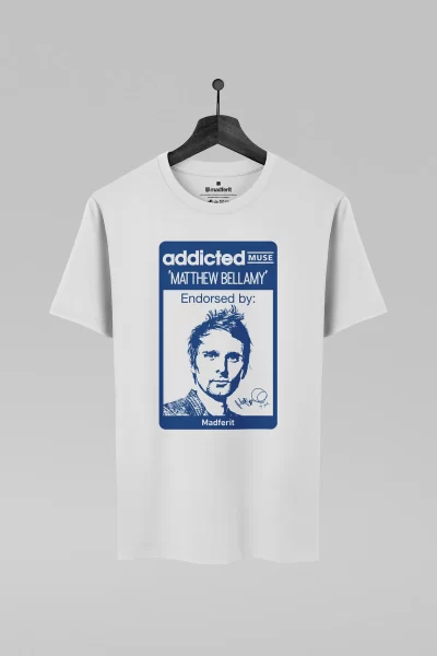 Camiseta branca com estampa da banda Muse