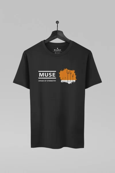 Camiseta preta com estampa da banda Muse